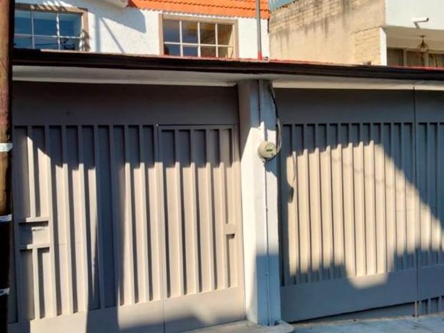CASA RECIEN REMODELADA TOTALMENTE