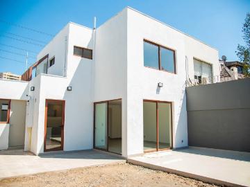 Casa recién remodelada 2 pisos excelente conectividad