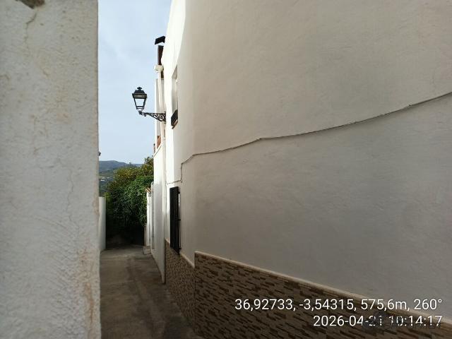 Casa recién reformada con patio y huerto