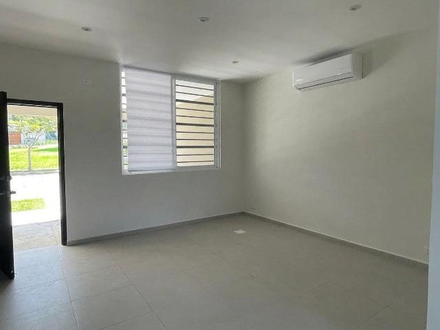 Casa Real del Valle en Privada NUEVA!