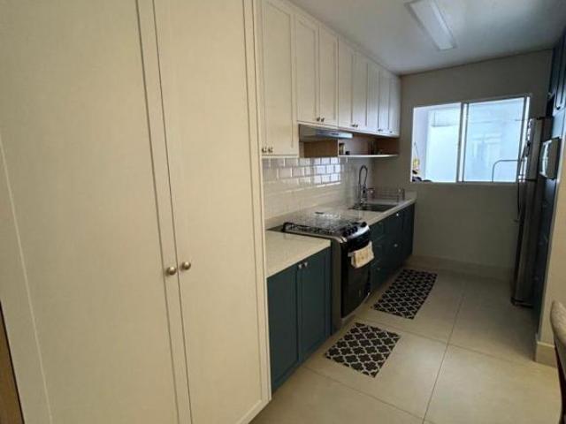 Casa reformada. 3 dormitórios, sendo 1 suíte e 04 vagas de garagem, no Condomínio Jardim das Palmas