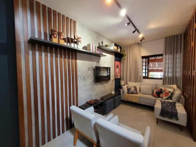 Casa Reformada | 3 Dorms c/ Suíte | Planejados | 2 Vagas | Parque Industrial