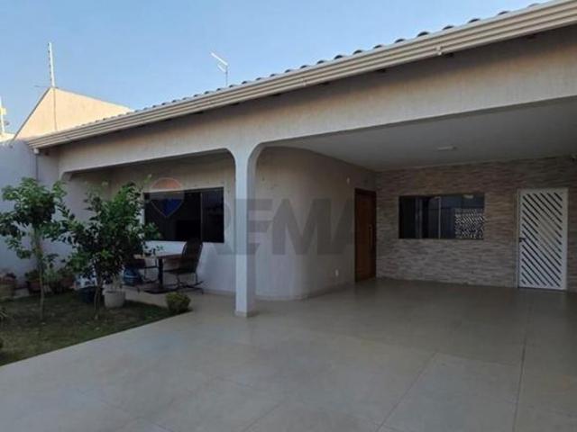 Casa Reformada à Venda em Taguatinga Norte — Excelente Localização