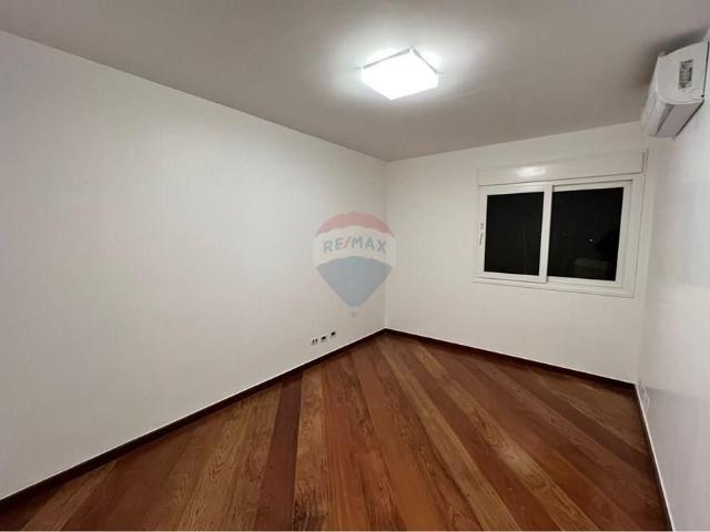 Casa Reformada Alphaville 9 Com quatro quartos e piscina