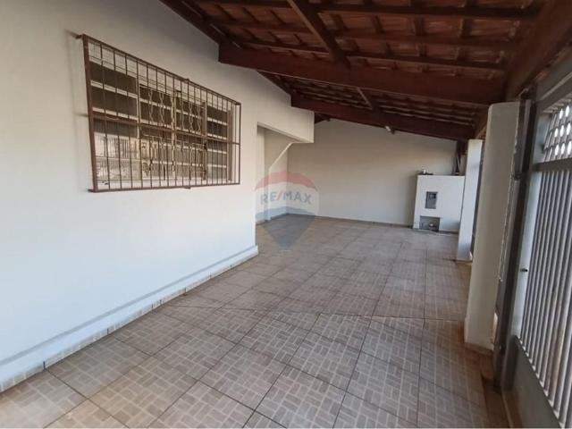 Casa reformada c/ 3 dorms e 2 vagas Vila Irmãos