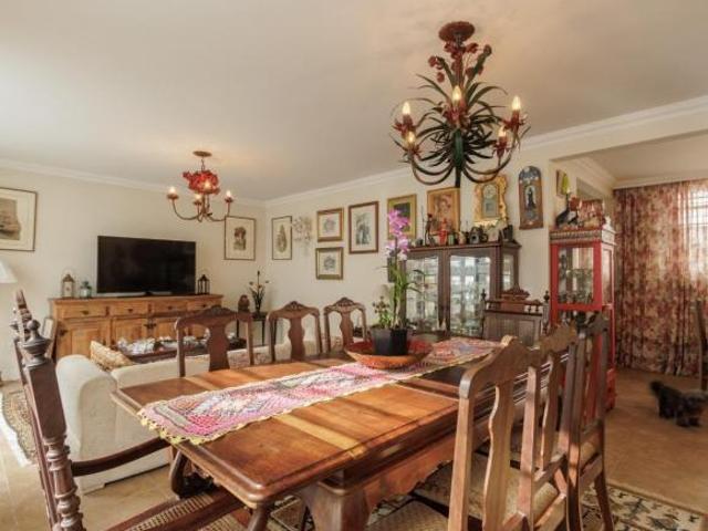 Casa reformada com 3 quartos 2 suítes no Ahú