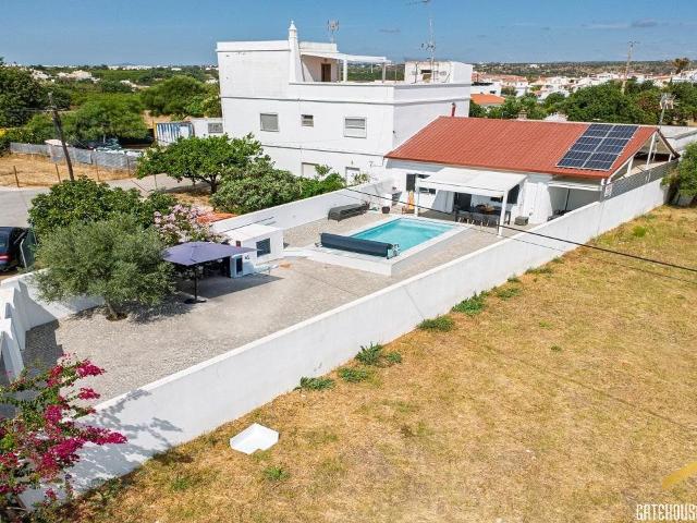 Casa reformada com 2 quartos e piscina em Altura, East Algar. 60m² Altura