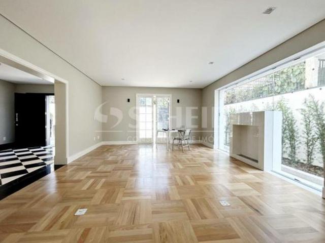 Casa reformada com 4 quartos suítes no Jardim Guedala