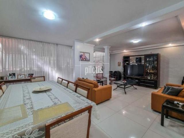 Casa reformada com conforto, modernidade e excelente localização!