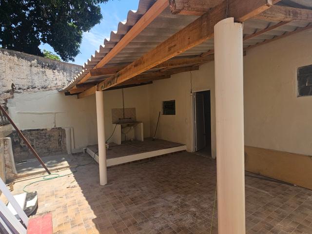 Casa reformada com varanda em Cuiabá
