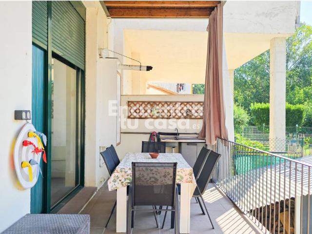 CASA REFORMADA CON JARDÍN DE 136 M² JUNTO AL RÍO, EN EL CENTRO DE PUENTE LA REINA