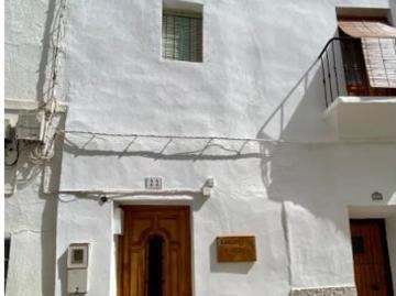 Casa reformada con patio en Alhama de Granada!