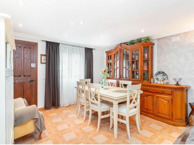 Casa reformada con terraza y barbacoa lista para entrar a vivir