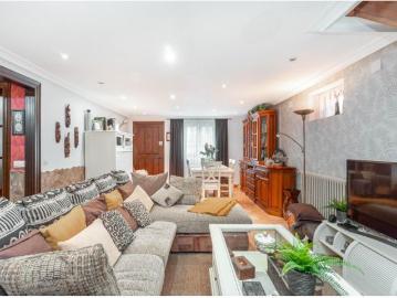 Casa reformada con terraza y barbacoa lista para entrar a vivir