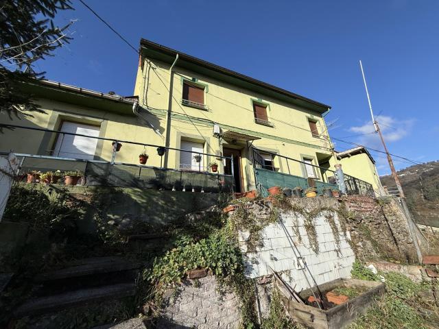 Casa reformada con vistas al río en Blimea – tranquilidad y naturaleza a un paso del centro