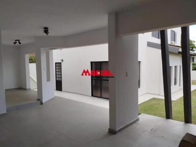 CASA REFORMADA CONDOMÍNIO JARDIM DAS COLINAS