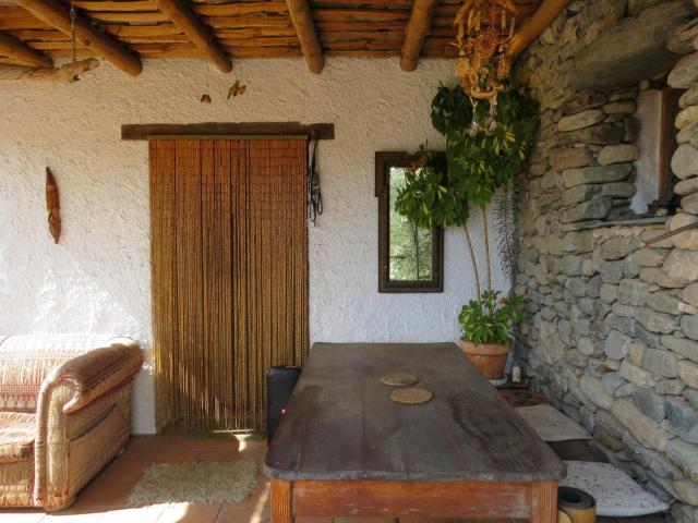 Casa Reformada de Dos Dormitorios con Casita Independiente c. 108m² Bérchules
