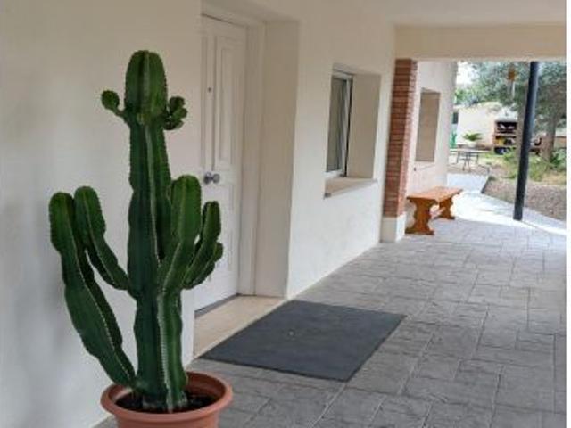 CASA REFORMADA EL 2023 CON 4 HABITACIONES, 2 BAÑOS Y JARDÍN!