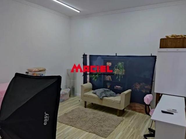 Casa reformada no bairro Vista verde com 6 dormitórios sendo três na casa principal
