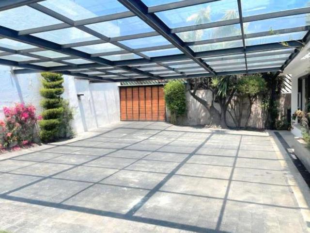 CASA REMODELADA 1 PISO AMPLIO JARDIN