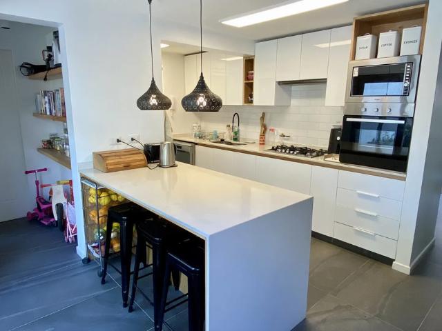 Casa remodelada 4 dorm. estoril. barrio tranquilo