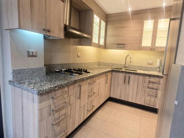 Casa remodelada 4D/4B en condominio con piscina Estoril | 4 dormitorios por 18500.00 en Las Condes