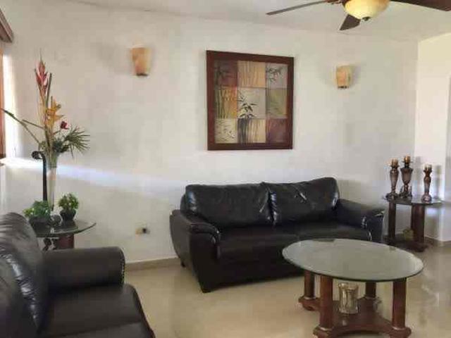 Casa remodelada con alberca a espaldas de prolongacion montejo