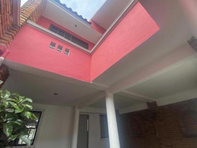 Casa remodelada, con ampliación y salida rápida a CDMX en Villas Santín