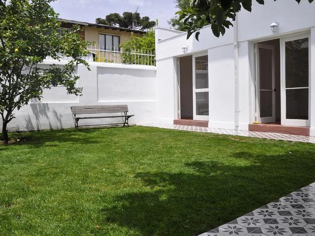 Casa remodelada con patio, tranquila pero cercana al metro