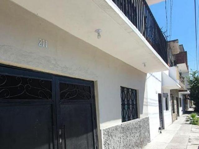 Casa Remodelada a 1/2 cuadra del Blvd. Guanajuato y 1 del Blvd. Hidalgo, cerca Blvd. Campestre