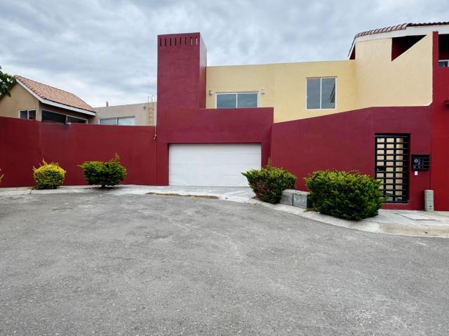 Casa remodelada a pasos del mar · La Perla Residencial, Playas de Tijuana