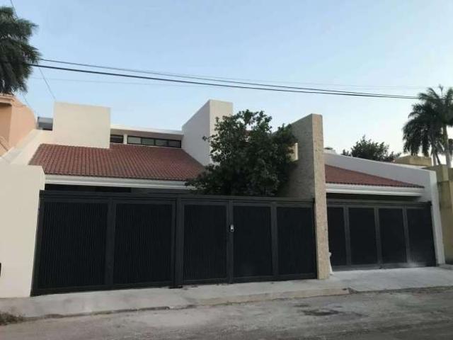 Casa remodelada de dos plantas en Villas del Sol