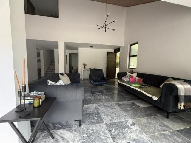 Casa Remodelada en Colinas de San Javier