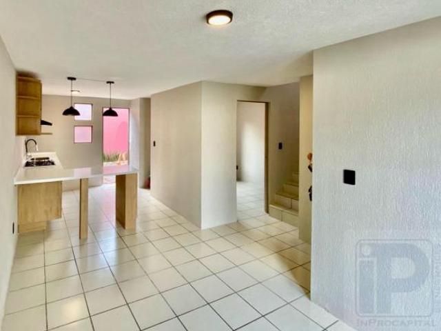 Casa remodelada en Altus quintas zona Tesistan