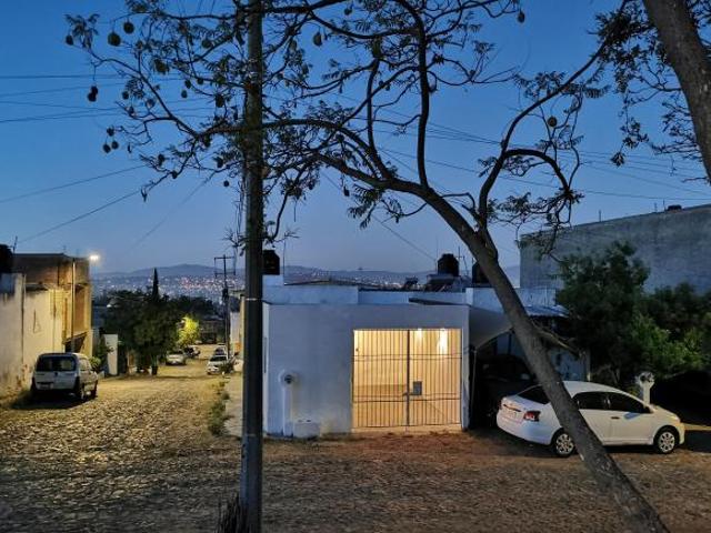 Casa Remodelada En Esquina Con Parque En Frente Como Excelente Inversión