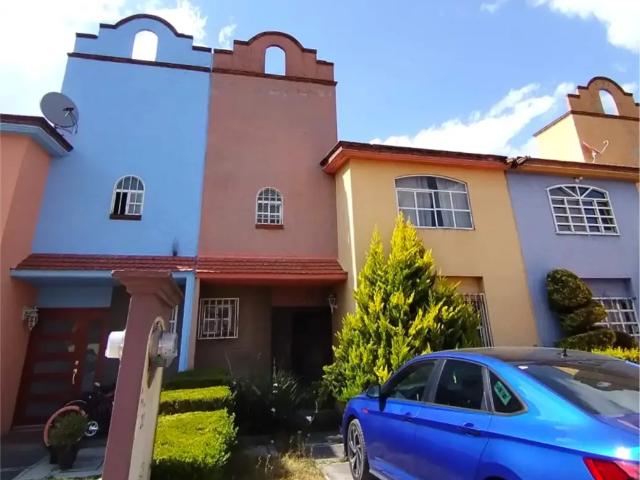 CASA REMODELADA EN FRACC HACIENDA GALIA, TOLUCA, CERCA AL AEROPUERTO