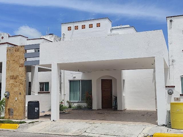 Casa remodelada en fraccionamiento privado