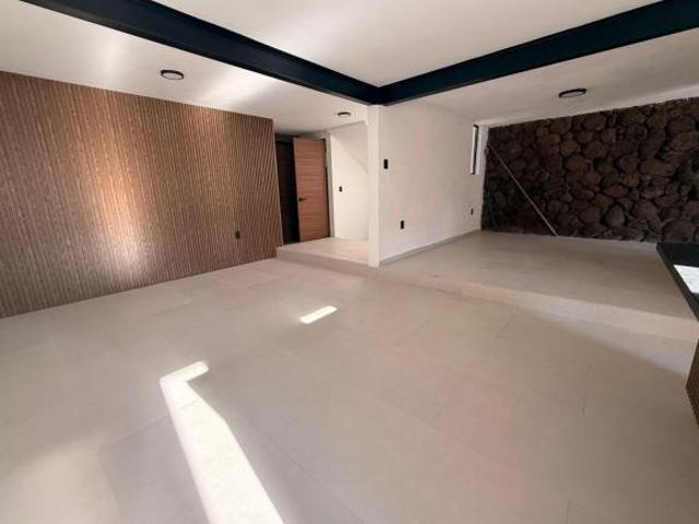 Casa REMODELADA EN LOMAS 3ERA