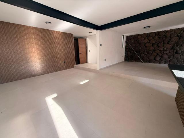 Casa REMODELADA EN LOMAS 3ERA