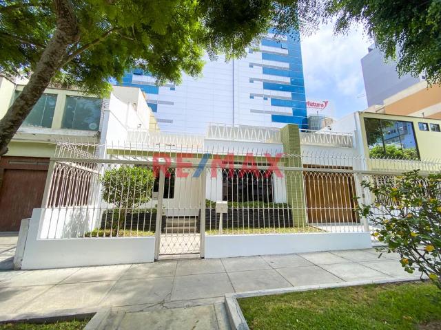 Casa Remodelada En Pleno Centro De San Isidro Con Seguridad 24/7