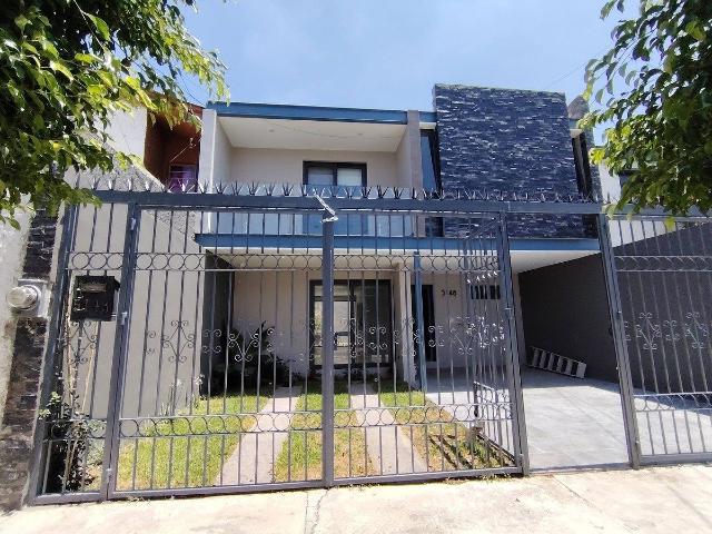 Casa remodelada en renta en Jardines Universidad