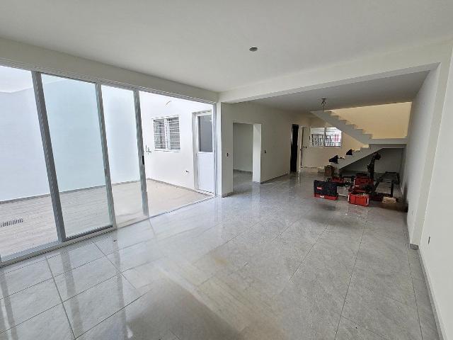 Casa remodelada en renta para OFICINAS EXCLUSIVAMENTE en Jardines del country