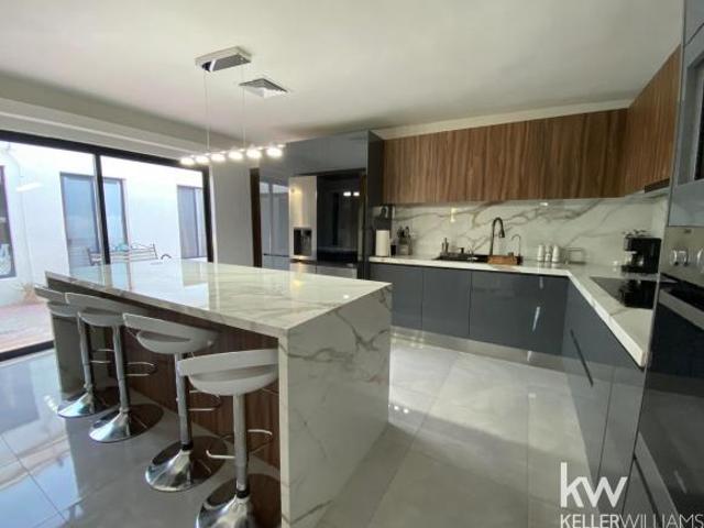Casa remodelada en venta