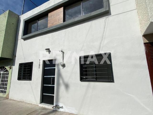 Casa en venta con uso de suelo y remodelada, Col. Morelos, Guadalajara, Jalisco