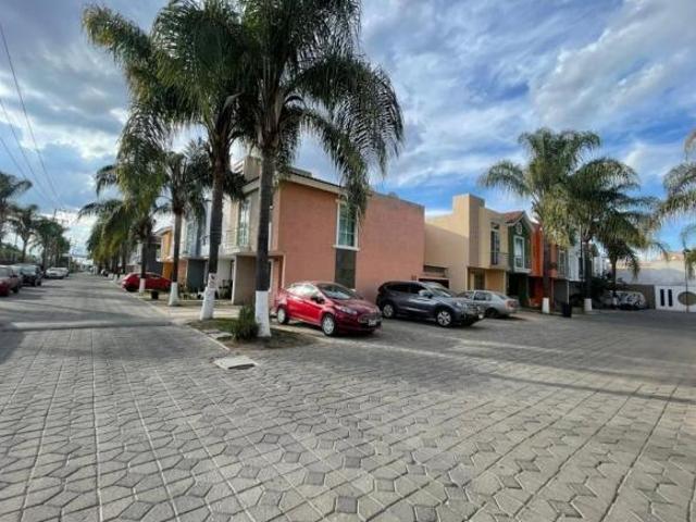 CASA REMODELADA EN VENTA EN COTO MURO VEKIO EN COLEGIO DEL AIRE, ZAPOPAN