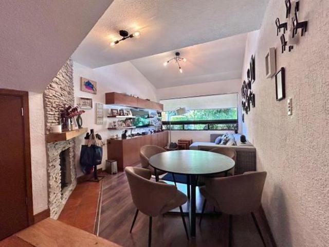 Casa con 5 recámaras y jardín privado en venta en El Molino, Cuajimalpa