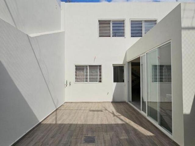 Casa REMODELADA en venta en Jardines del Country