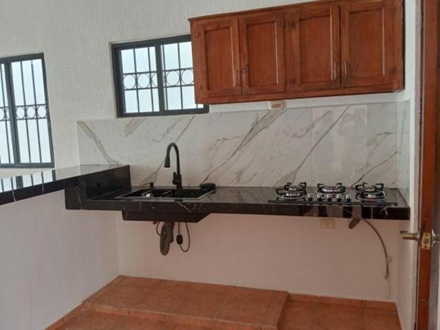 CASA REMODELADA EN VENTA, JUNTO PARQUE RECREATIVO UBICADO EN UNA ZONA ACCESIBLE A, ZONA COMERCIAL