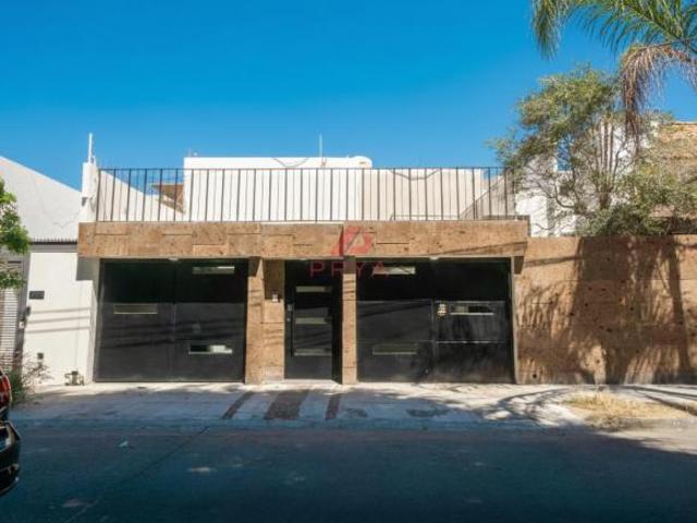 Casa Remodelada en Venta Vallarta Universidad Zapopan | 3 Recámaras + 2 Estudios
