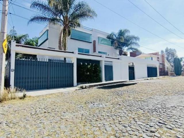 Casa remodelada en venta Villa Satélite La Calera Puebla